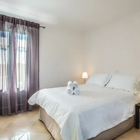 Avrofilito Syros